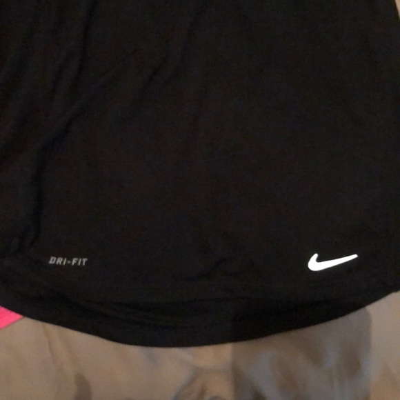 Two Nike dri-fit tanks xs - Picture 5 of 8